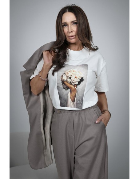 Uroczy T-shirt damski - Kobieta z piwonią